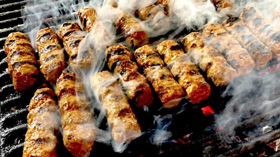 Cel mai lung mititel din lume, de 215,7 metri, preparat la Festivalul ''D'ale porcului'' din Oradea