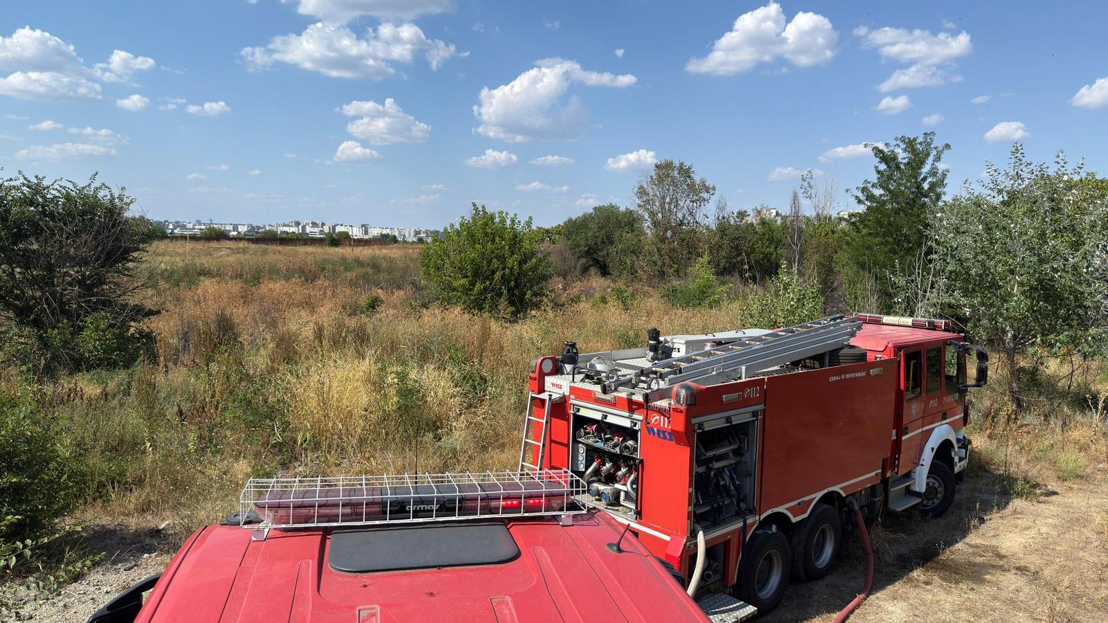 Incendiu în apropiere de Delta Văcărești: un bărbat a fost transportat la spital