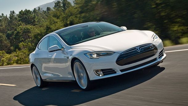 Clientii si-au pierdut rabdarea: Tesla intarzie lansarea functiilor autonome pentru masinile sale electrice