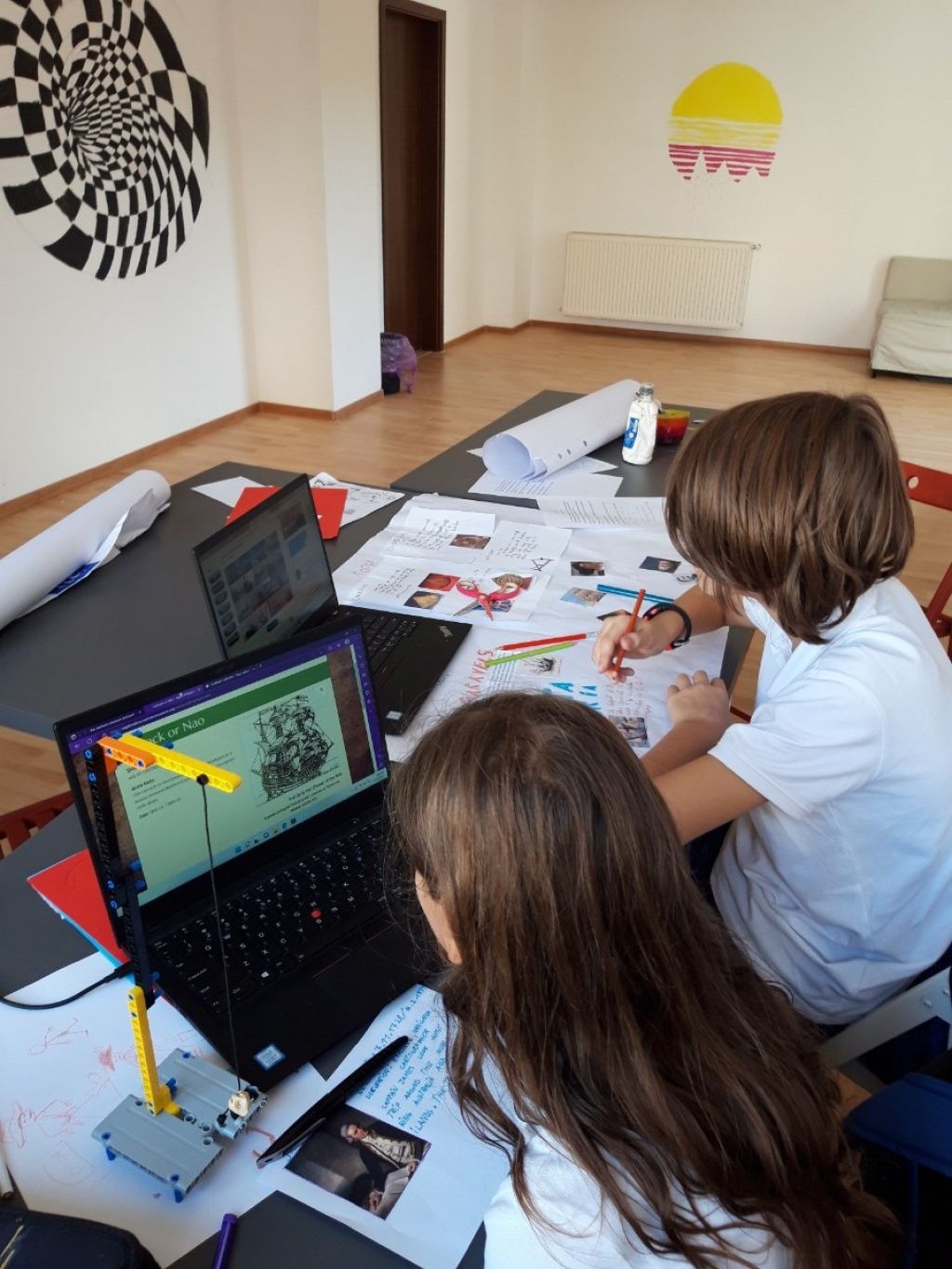 FOTO: Școala copiilor supradotați, pe care sistemul clasic de învățământ se supără că pun - Imagine 2