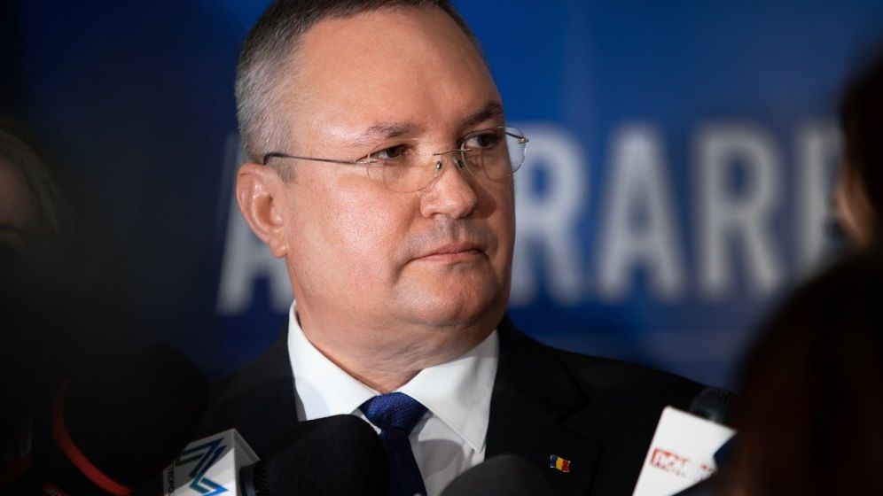Ciucă, cu haina de campanie pe el, promite că nu vor fi creșteri de taxe în 2024