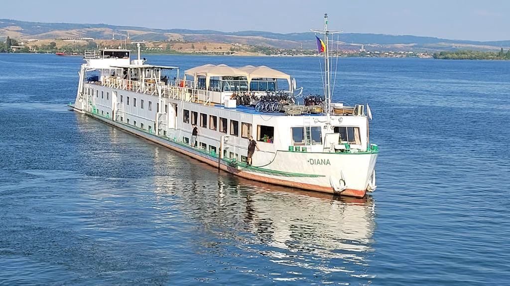 FOTO | Cât costă o croazieră pe Dunăre, cu o navă fluvială românească