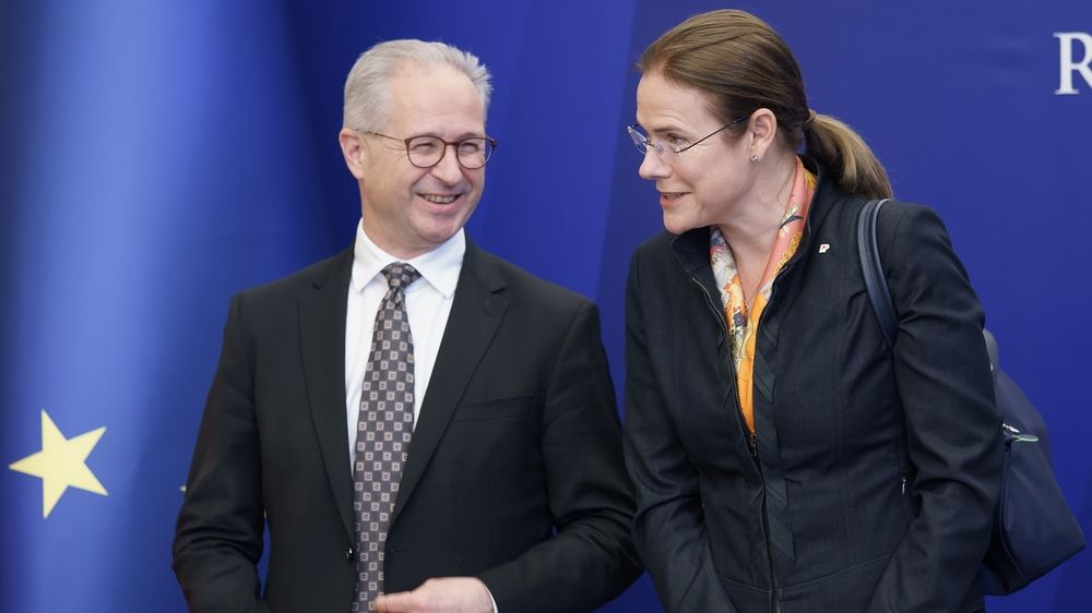Șeful OMV, sfat în cazul „golirii” benzinăriilor: Conduceți mai puțin și mai lent