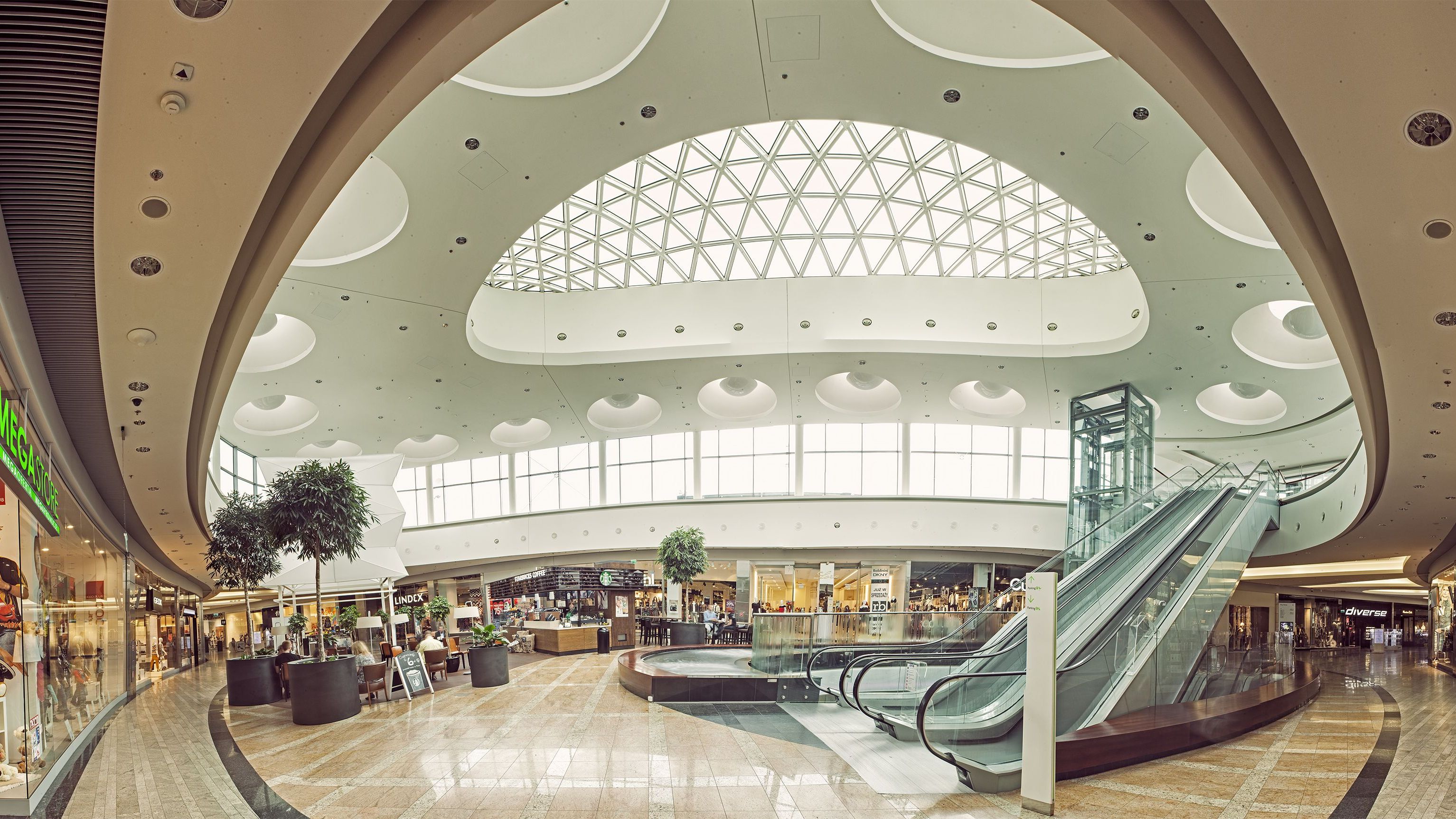 Proprietarul Mega Mall cumpără un centru comercial de 405 milioane de euro