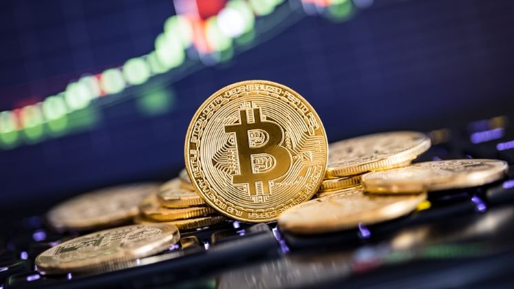 Previziuni scandaloase pentru 2018: Bitcoin atinge 60.000 dolari, apoi va fi aruncata la lupi