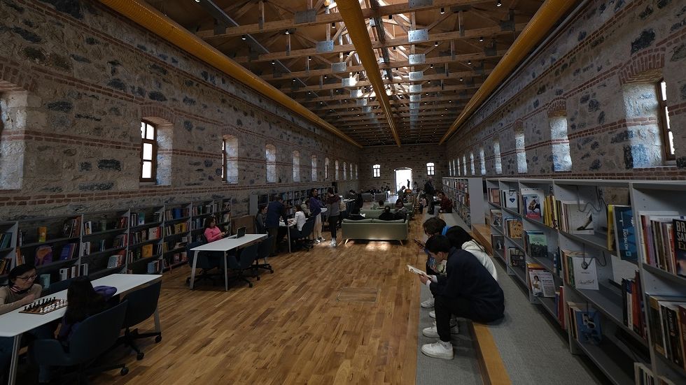 [FOTO] S-a deschis cea mai mare bibliotecă din Istanbul. 4.200 de persoane o pot vizita în același timp