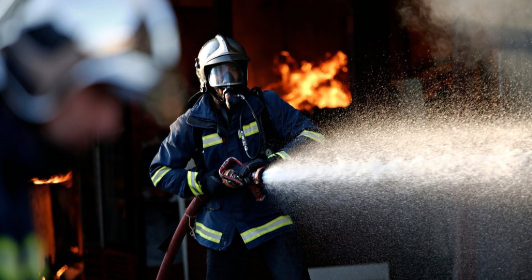 Incendiu puternic la o hală din Sectorul 1 al Capitalei. A fost emis RO-Alert