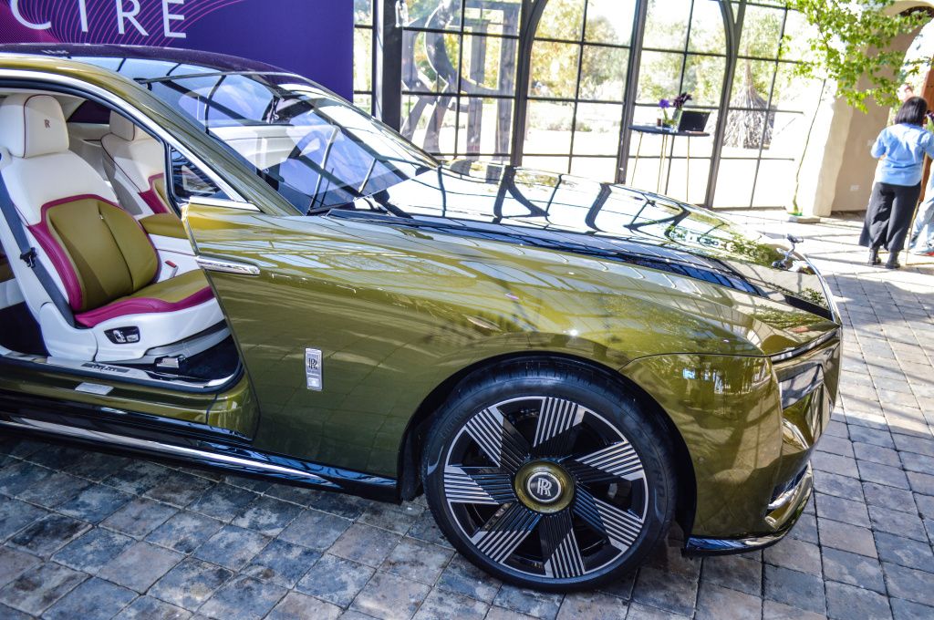 GALERIE FOTO | Rolls-Royce aduce mai multe premiere europene importante la București - Imagine 41