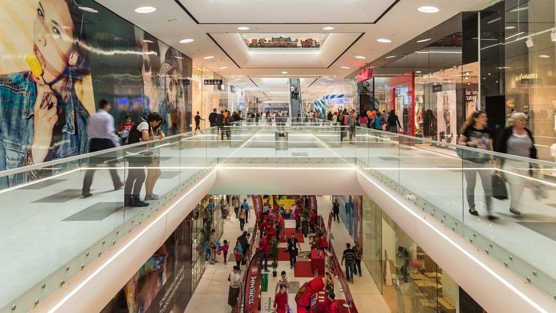 Sondaj| Românii scot mai mulți bani din buzunar când merg la mall: A crescut și timpul petrecut acolo