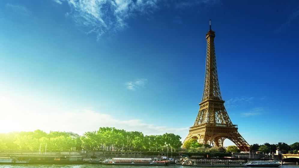 Turnul Eiffel a fost redeschis după ce a fost evacuat în urma unei ameninţări cu bombă