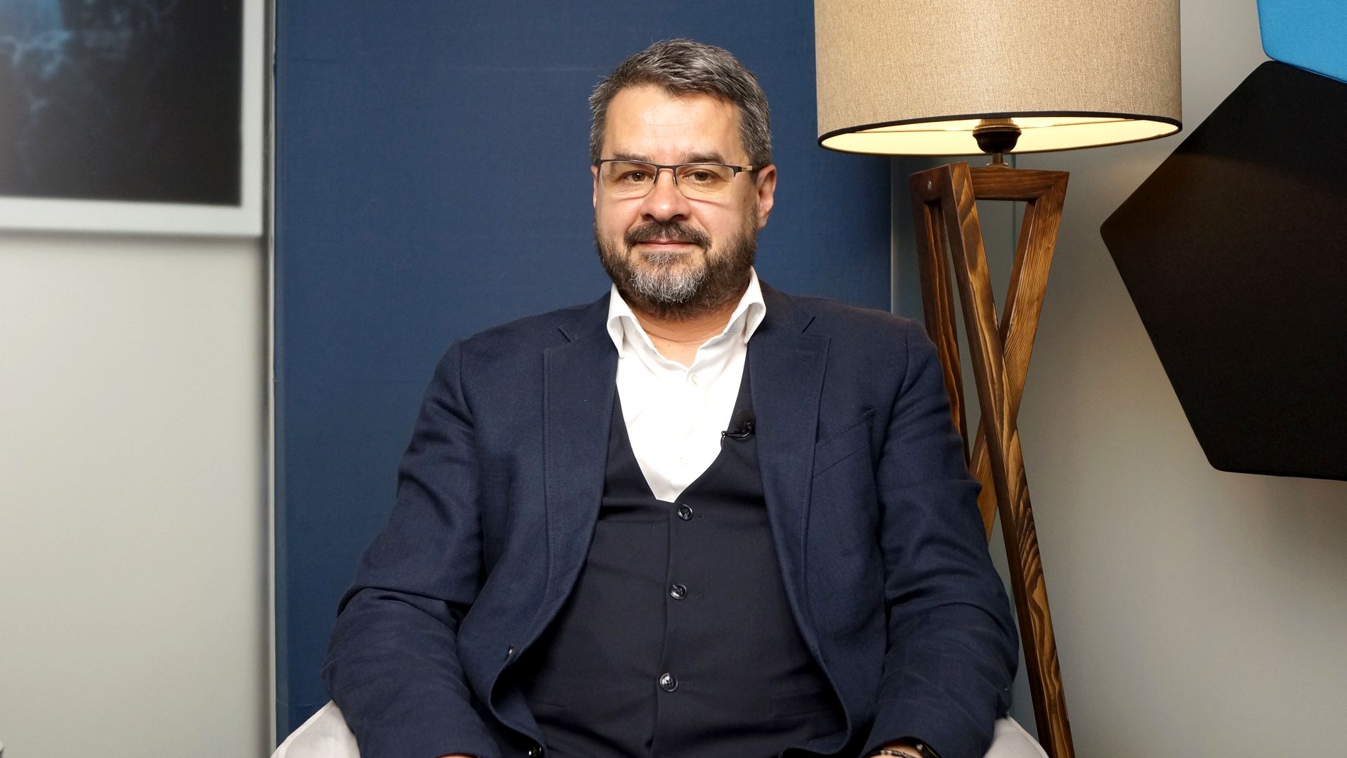 THETA, compania care preia ”durerile facerii” unui spațiu de birouri. De la mobilă pe comandă la amenajări de spitale în Europa