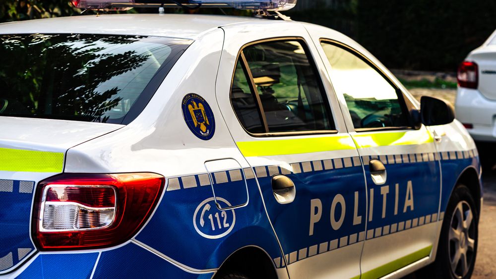 Bătaie între doi directori bugetari, la DSP Arad. Subalternii lor au ieșit în stradă, în semn de protest