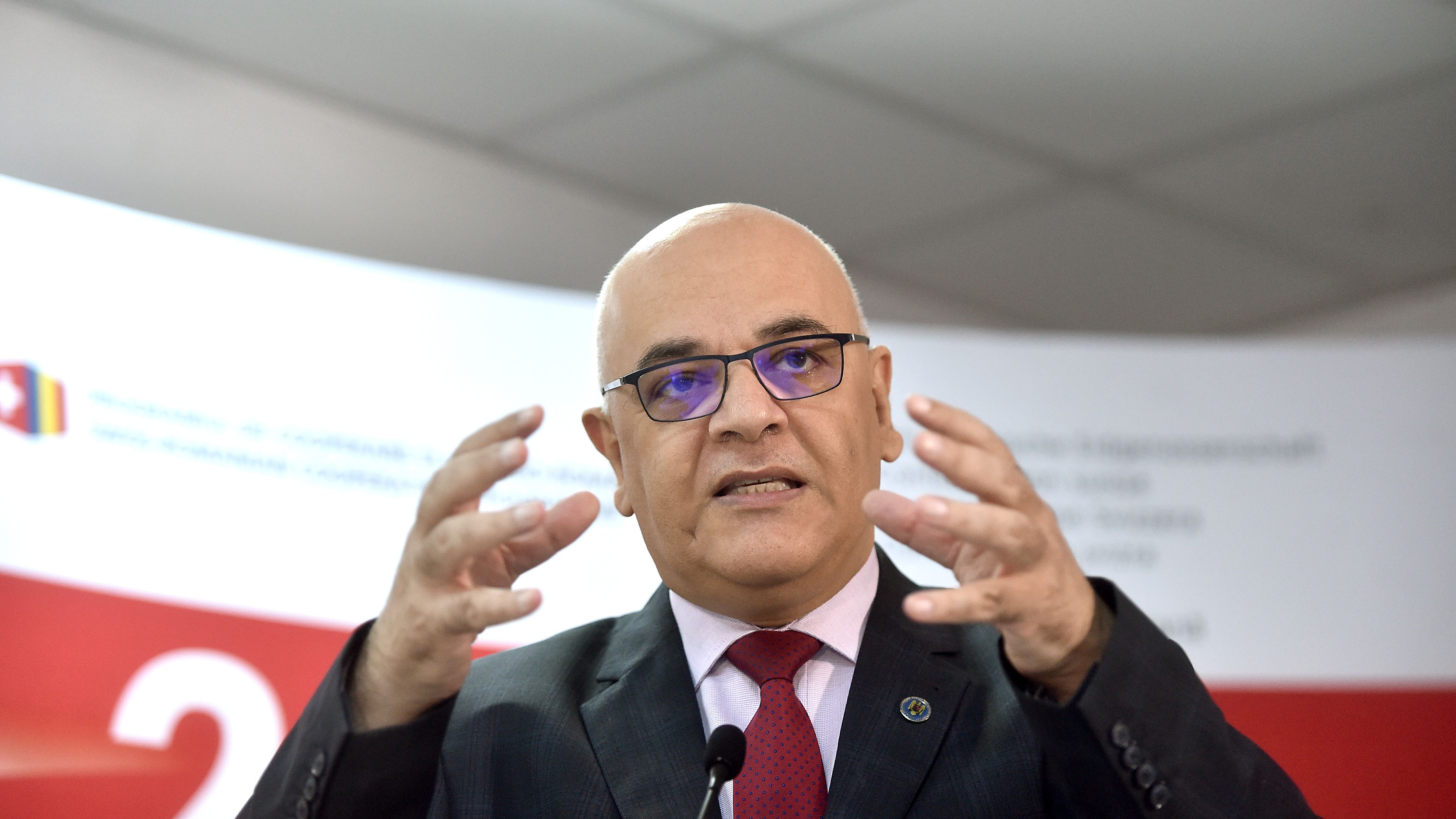Libertatea: Arafat spune ca n-a stiut de filmul ascuns, dar foloseste fotografiile facute de acelasi pompier operator de la Colectiv cand preda la Facultatea de Geografie