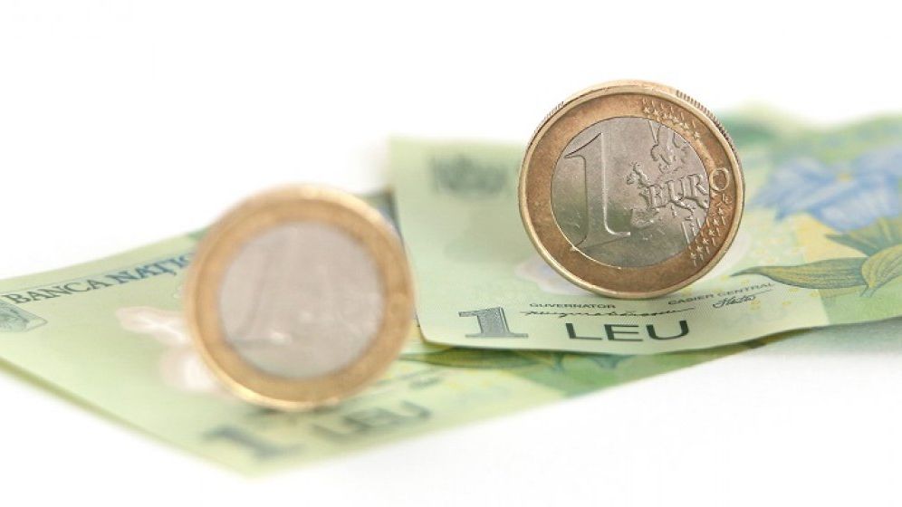 Cursul BNR a urcat, joi, la un nou maxim istoric, de 4,6695 lei/euro din cauza tensiunilor politice