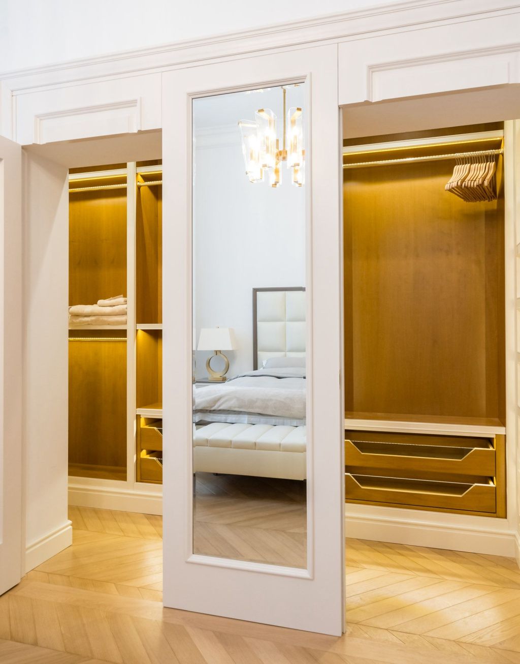 Cum arată un apartament de 2,5 milioane de euro din centrul Capitalei - Imagine 23