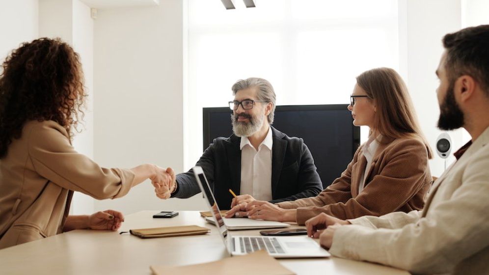 De ce vor angajații tăi să plece din companie? Topul motivelor, conform unui studiu realizat de eJobs