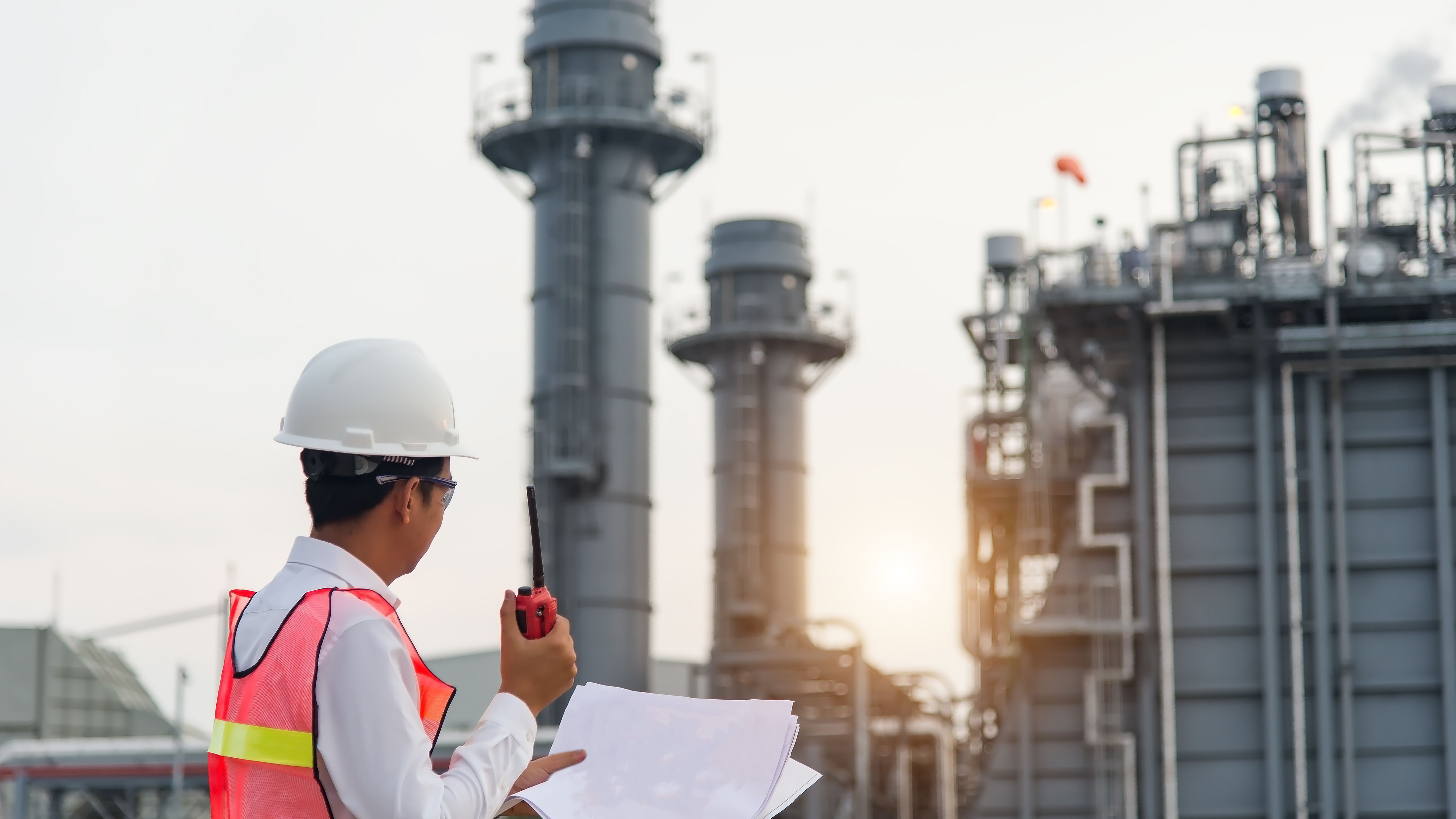 Stiai ca poti lucra ca operator de centrala nucleara si fara facultate? Salariul depaseste 32.000 de euro/an