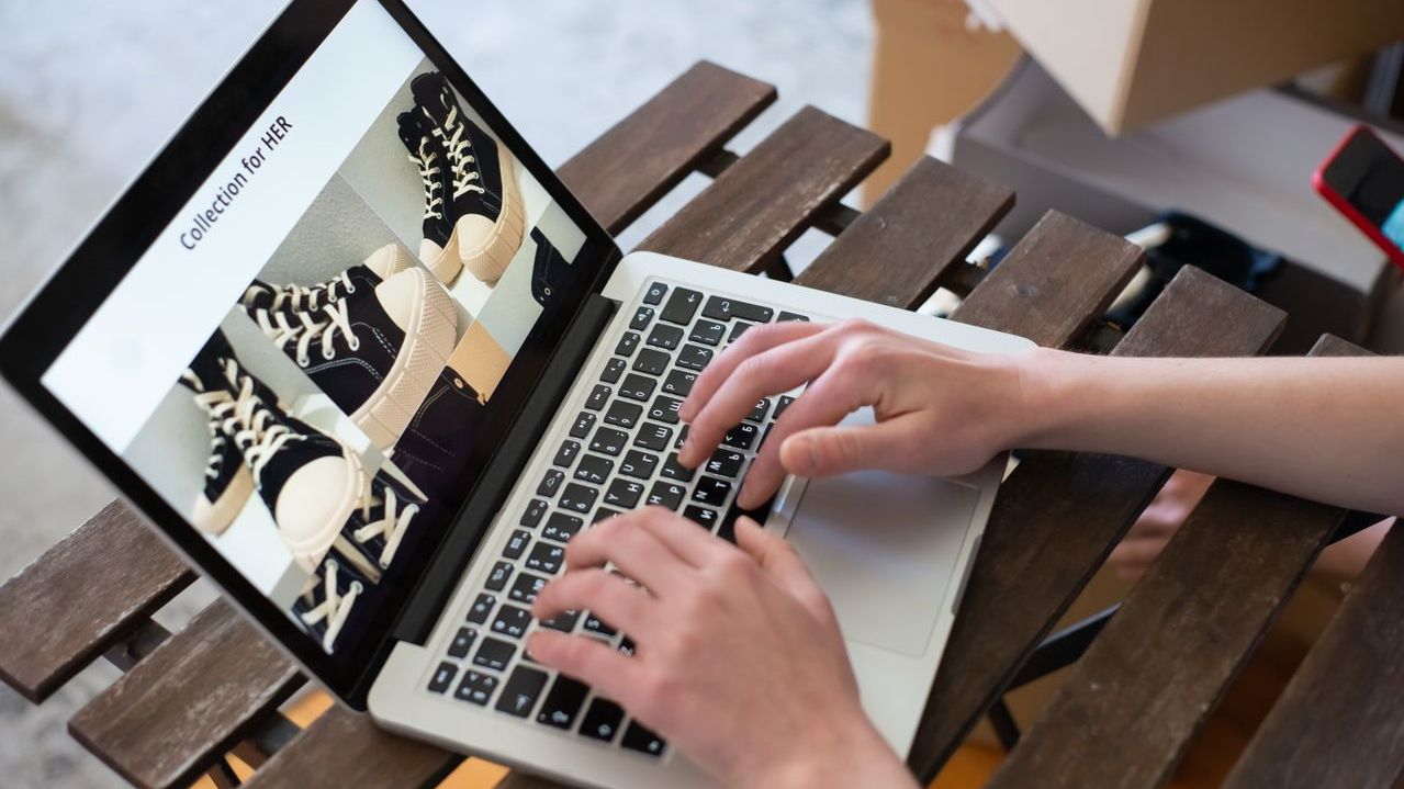 Business vs Enterprise în e-commerce: când ai nevoie de suport dedicat, nu doar de software