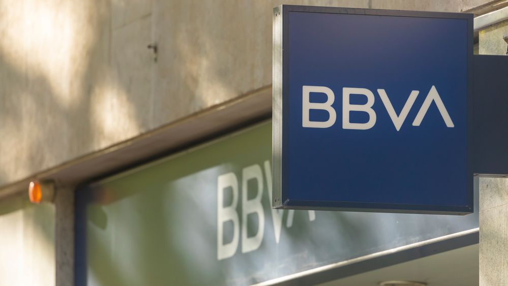 Două dintre cele mai mari bănci din Spania, aproape să se unească după oferta de 12 miliarde euro de la BBVA