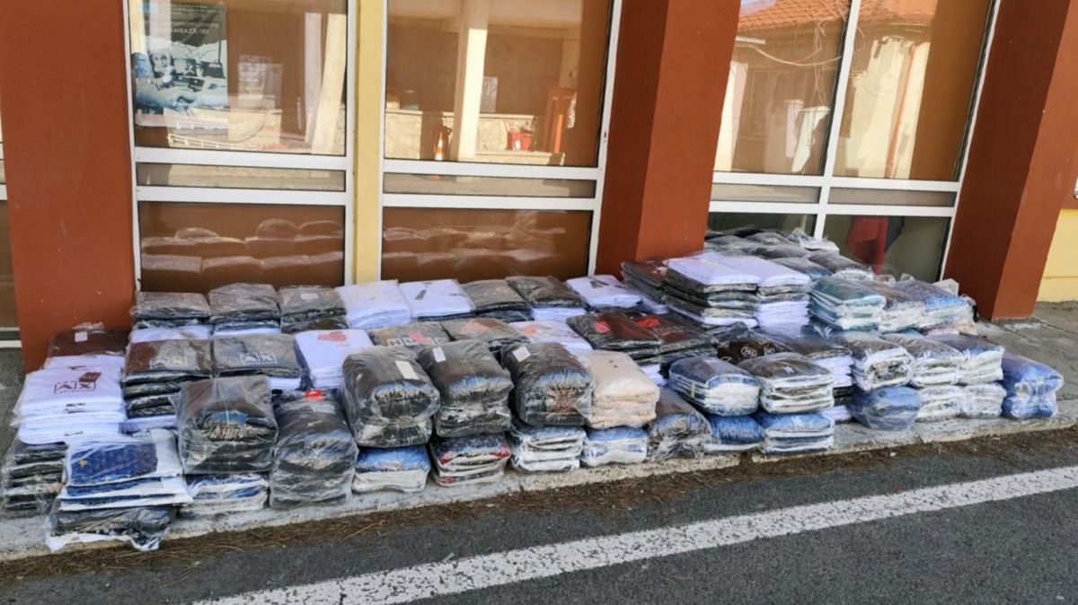 Articole de îmbrăcăminte și încălțăminte contrafăcute, în valoare de 3 milioane lei, confiscate la vama din Constanța