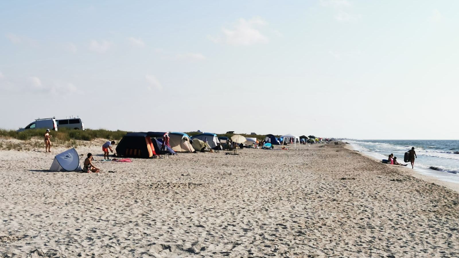 Dezvoltatorul de la Corbu: Plaja nu mai e de mult sălbatică. Turiștii lasă în urmă multe gunoaie