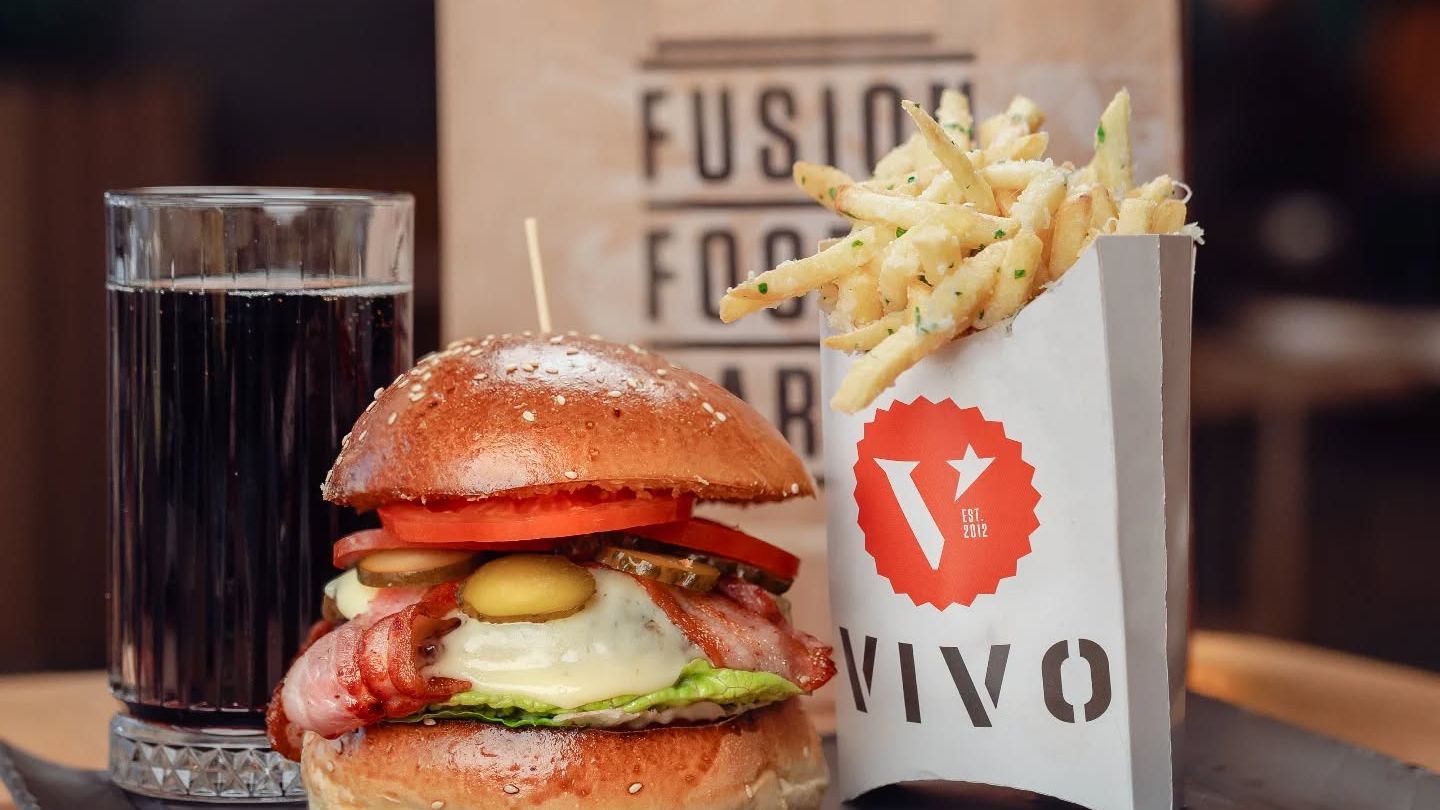 Lanțul de restaurante de burgeri Vivo Fusion Bar, preluat de proprietarii Submarine Burger