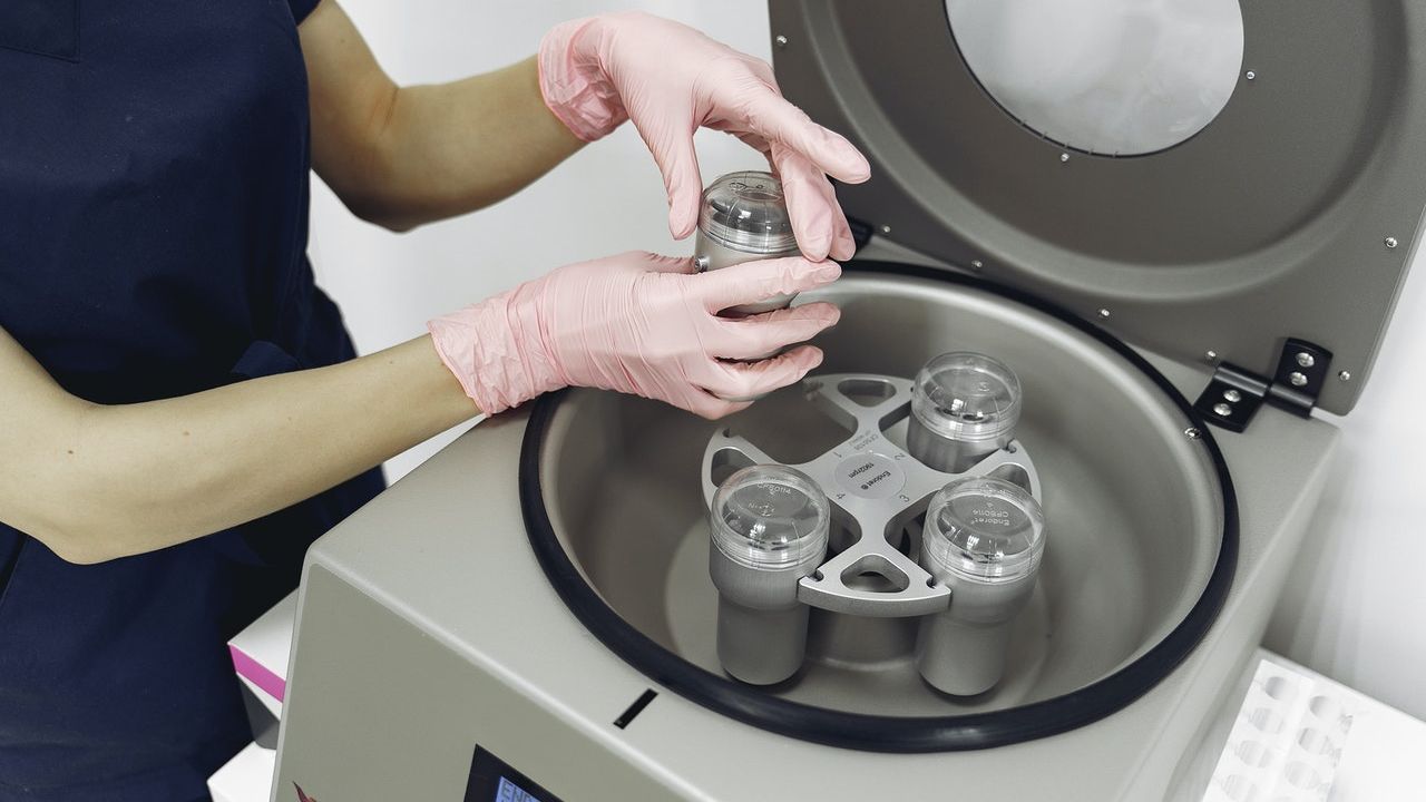 Un medic cere program național de evaluare a imunității la COVID-19: De tratament să beneficieze orice cetățean, nu doar IPS Pimen și soțul Andreei Esca