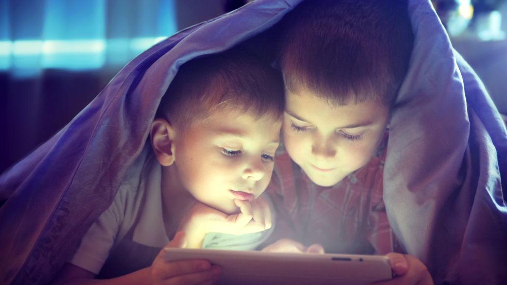 Cum se dezvolta creierul unui copil in fata monitorului vs. carti