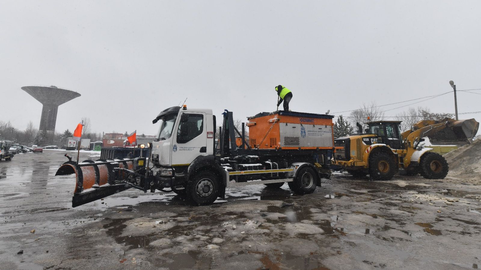 Primăria Capitalei este pregătită pentru iarnă: Câte utilaje au oamenii lui Ciucu