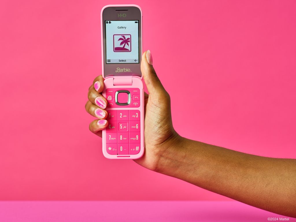 HMD și Mattel au scos pe piață telefonul Barbie, un model retro cu clapetă - Imagine 3