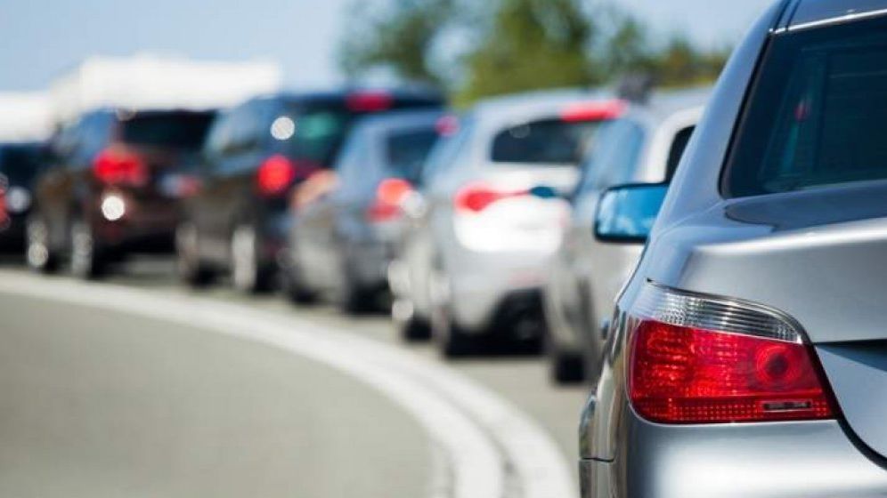 Trafic intens pe DN 1 Braşov-Ploieşti; se circulă în coloană cu viteză redusă