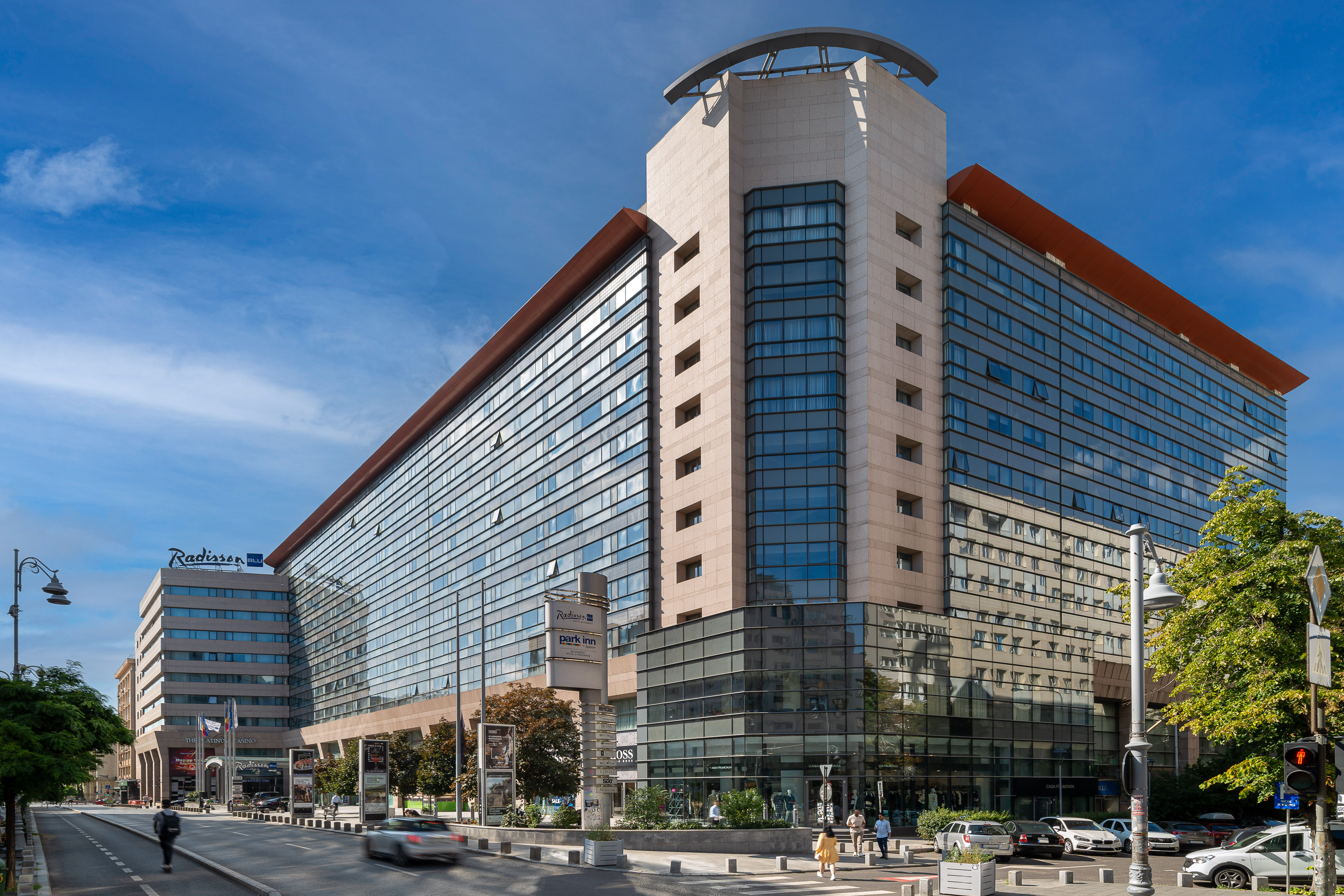 Cazare de cinci stele în plină stradă. Radisson Blu Hotel ”scoate” o cameră pe Calea Victoriei și aduce experiența premium la Străzi Deschise