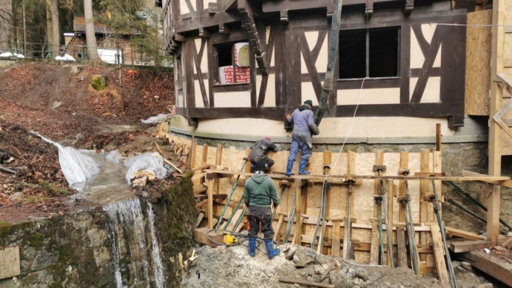 GALERIE FOTO | Vila Șipot, casa în care a luat "žnaștere" Palatul Peleș, se apropie de redesc - Imagine 11