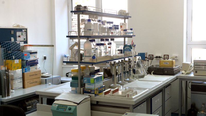 Institutul Cantacuzino angajeaza 100 de persoane. Pentru ce posturi se cauta oameni