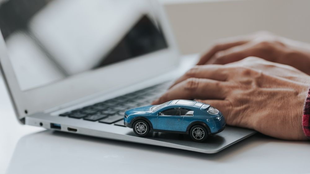 Asigură-ți mașina direct online: cum funcționează Self Service-ul la achiziționarea unei polițe CASCO?