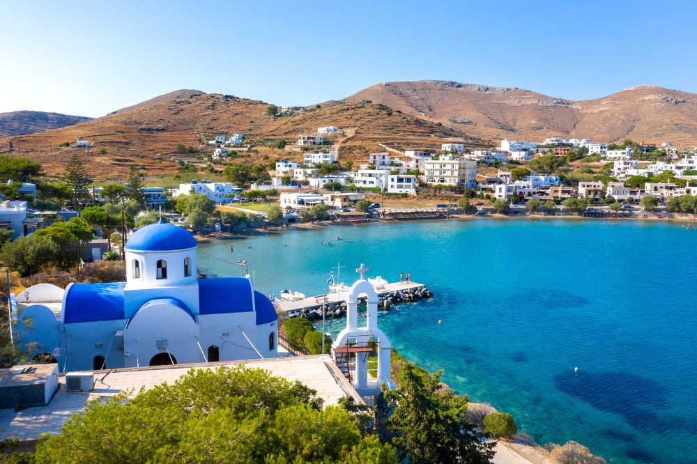 Insula grecească, alternativa liniștită la Santorini și Mykonos, care a intrat în topul destinațiilor pentru 2026