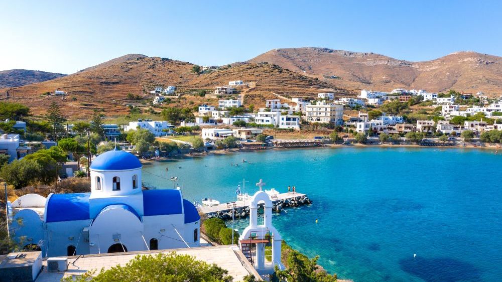 Insula grecească, alternativa liniștită la Santorini și Mykonos, care a intrat în topul destinațiilor pentru 2026