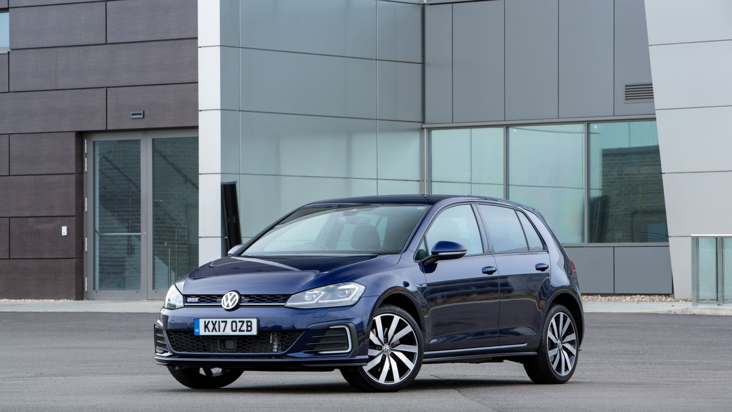 Golf fără crosă: Volkswagen abandonează transmisia manuală pe unul dintre modelele sale cunoscute