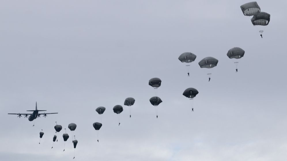 Rusia a trimis parașutiști lângă granița dintre Belarus și Polonia