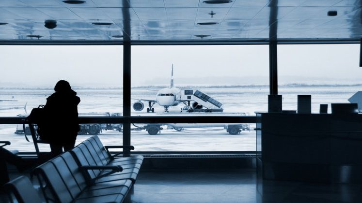 Sute de turisti romani care se intorc din vacantele de Revelion, blocati pe aeroporturi din Turcia