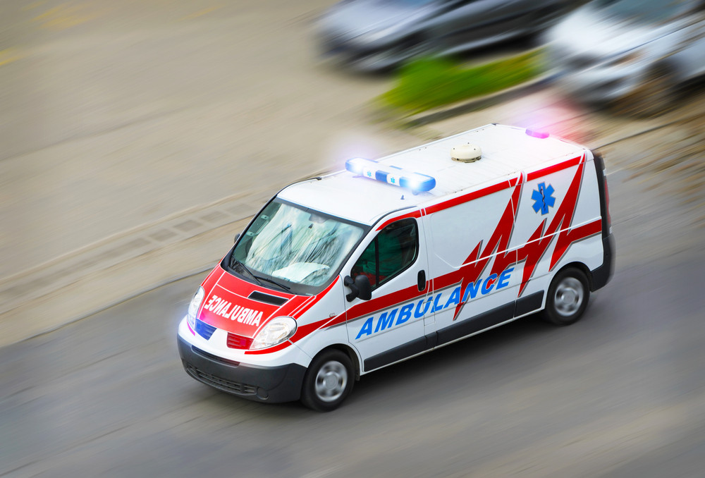 Viața bate filmul! Atac violent asupra unei ambulanțe din Cluj după un clip viral pe TikTok: „Fură copii”