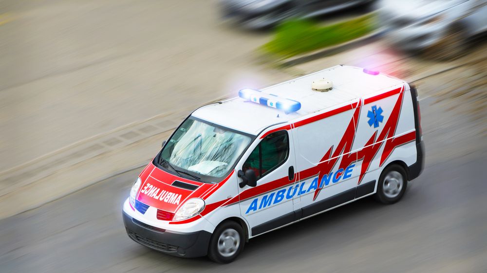 Viața bate filmul! Atac violent asupra unei ambulanțe din Cluj după un clip viral pe TikTok: „Fură copii”