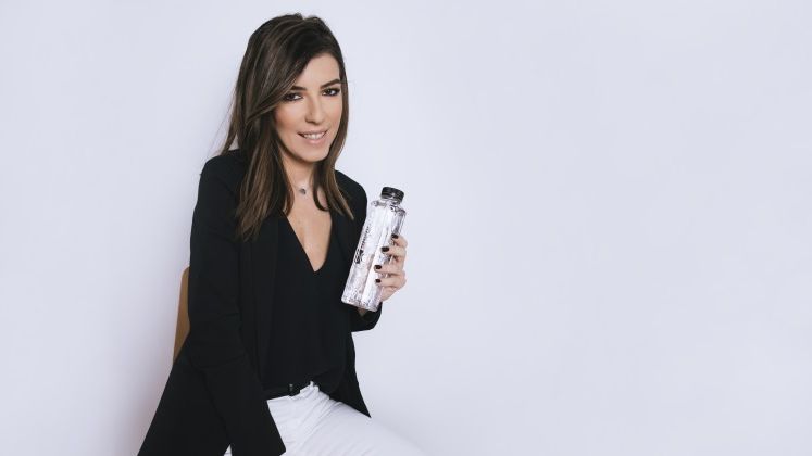 Tanara de 30 de ani care vrea sa cucereasca rafturile magazinelor din Asia si Australia cu AQUA Carpatica