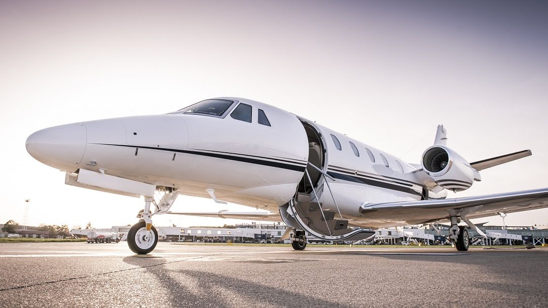 Americanii bogaţi caută avioane private cu care să se întoarcă din Europa