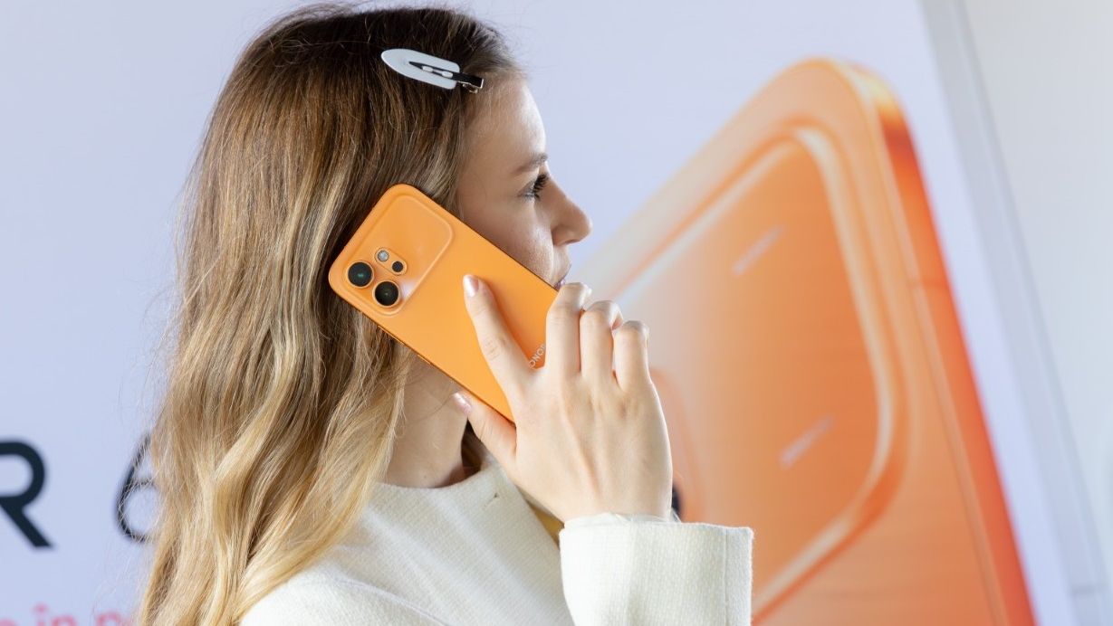 STUDIU: Telefonul a devenit o sursă de stres zilnic pentru români