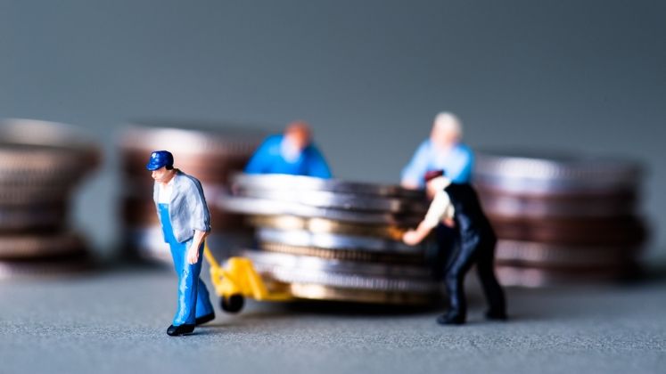 Cati bani ar fi trebuit sa pui deoparte in economii in fiecare etapa a vietii, pana la pensie