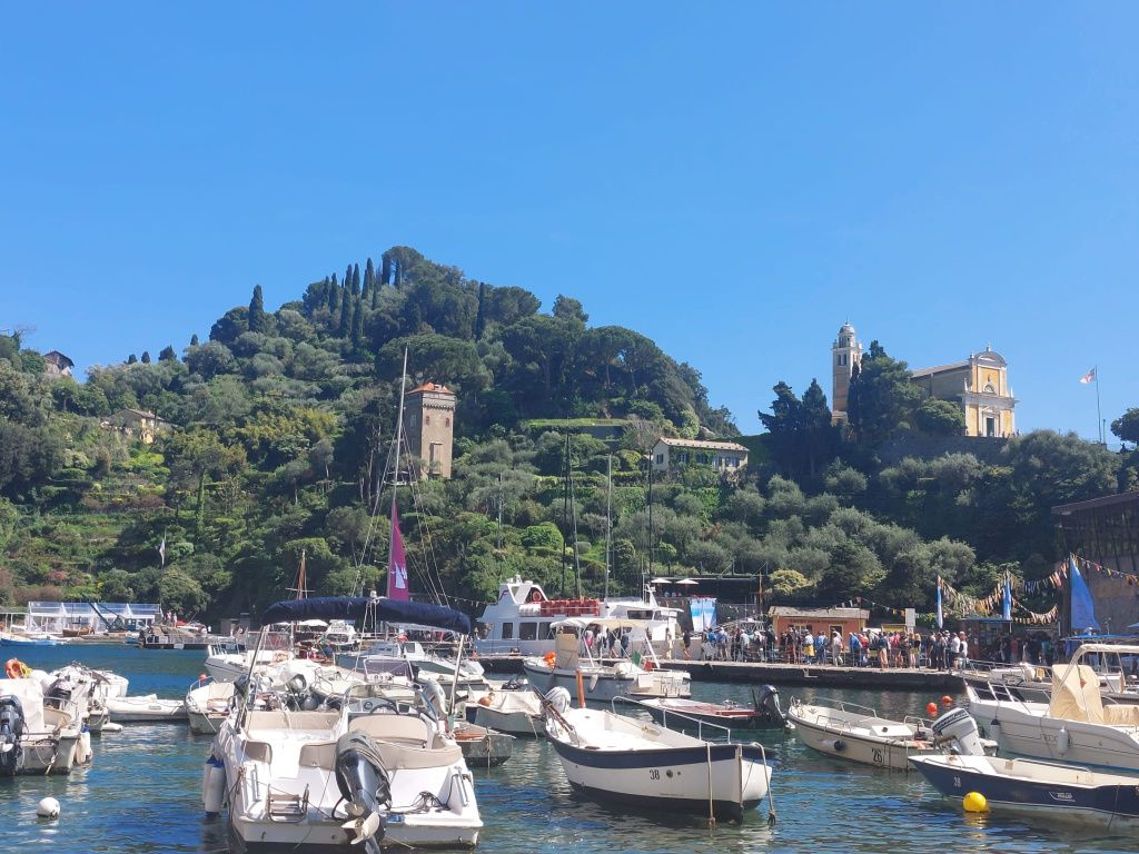 Vizită în Portofino: cum îți poți "žgăsi dragostea" pentru Riviera Italiană în orașul iu - Imagine 9