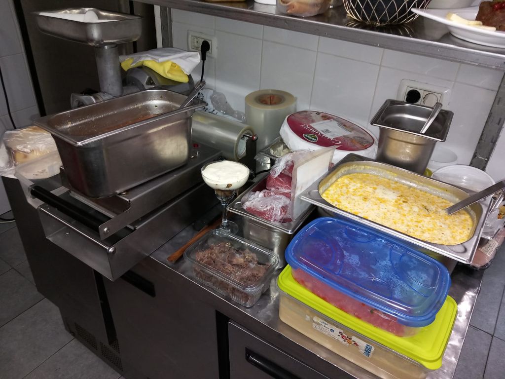 FOTO: ANPC vrea să închidă două restaurante cunoscute din București. Cum arată neregulile - Imagine 12