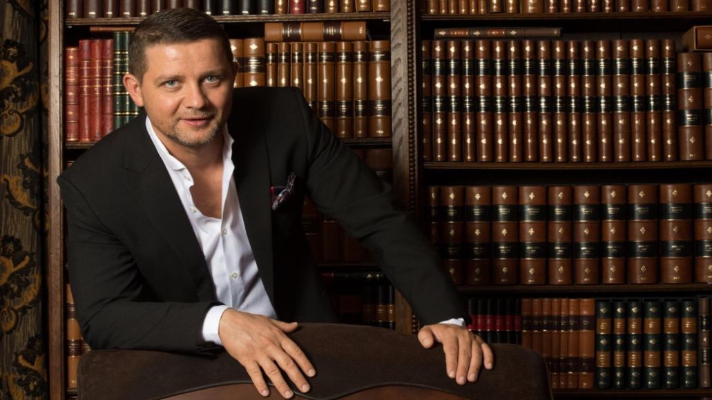 Un antreprenor si-a deschis o casa de licitatii pornind de la 7000 de carti mostenite de la tatal sau