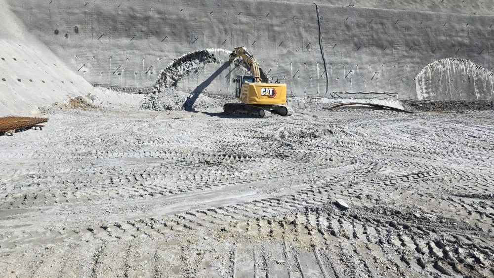 O nouă bornă pe cel mai dificil tronson montan al autostrăzii A1 Sibiu - Pitești: a început lucrul la Tunelul Balota